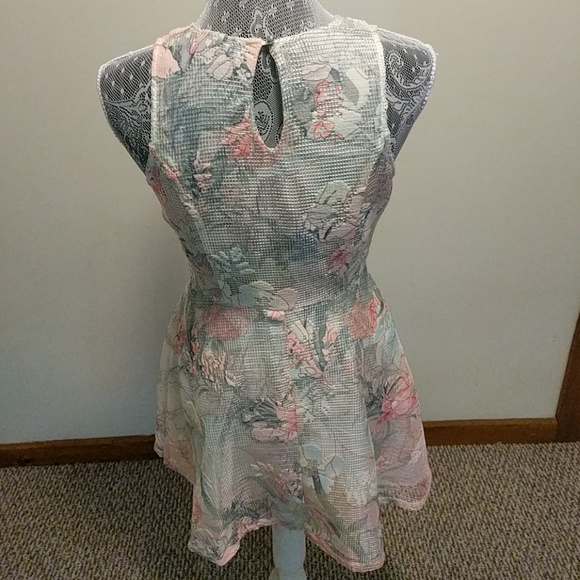 One ❤️ Clothing Los Angeles Floral Dress - Picture 4 of 8